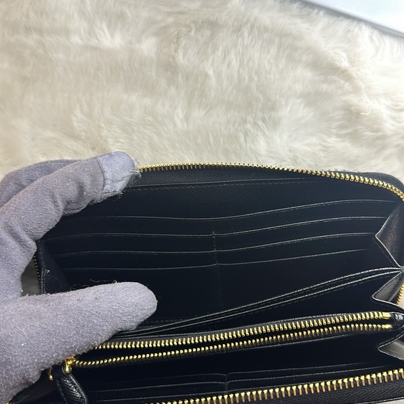 AUTHENTIC PRADA ZIP LONG WALLET - Picture 15 of 17